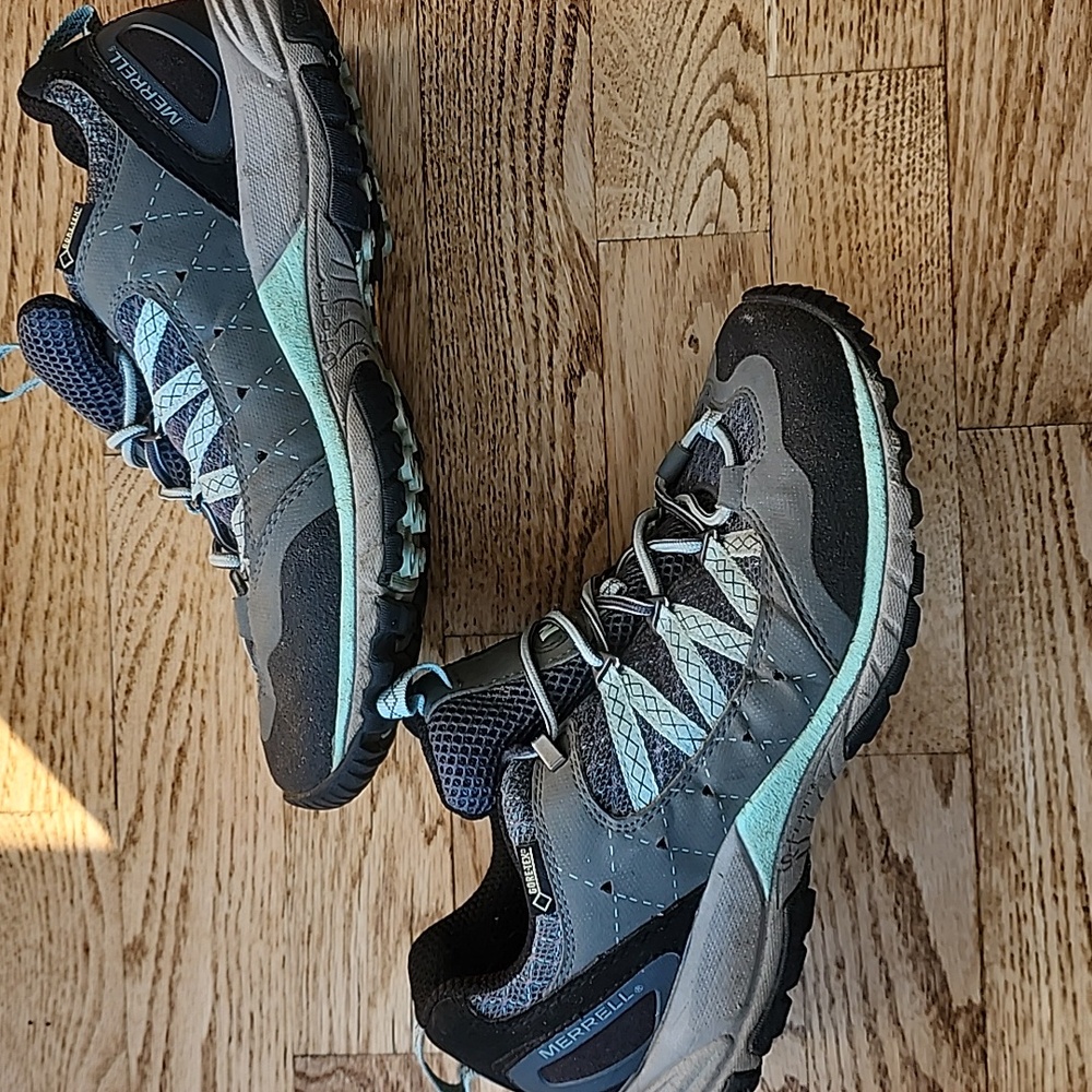 (7.5) Merrell Women's Hiking Shoes Goretex Gorpcore Outdoors Camping Fishing